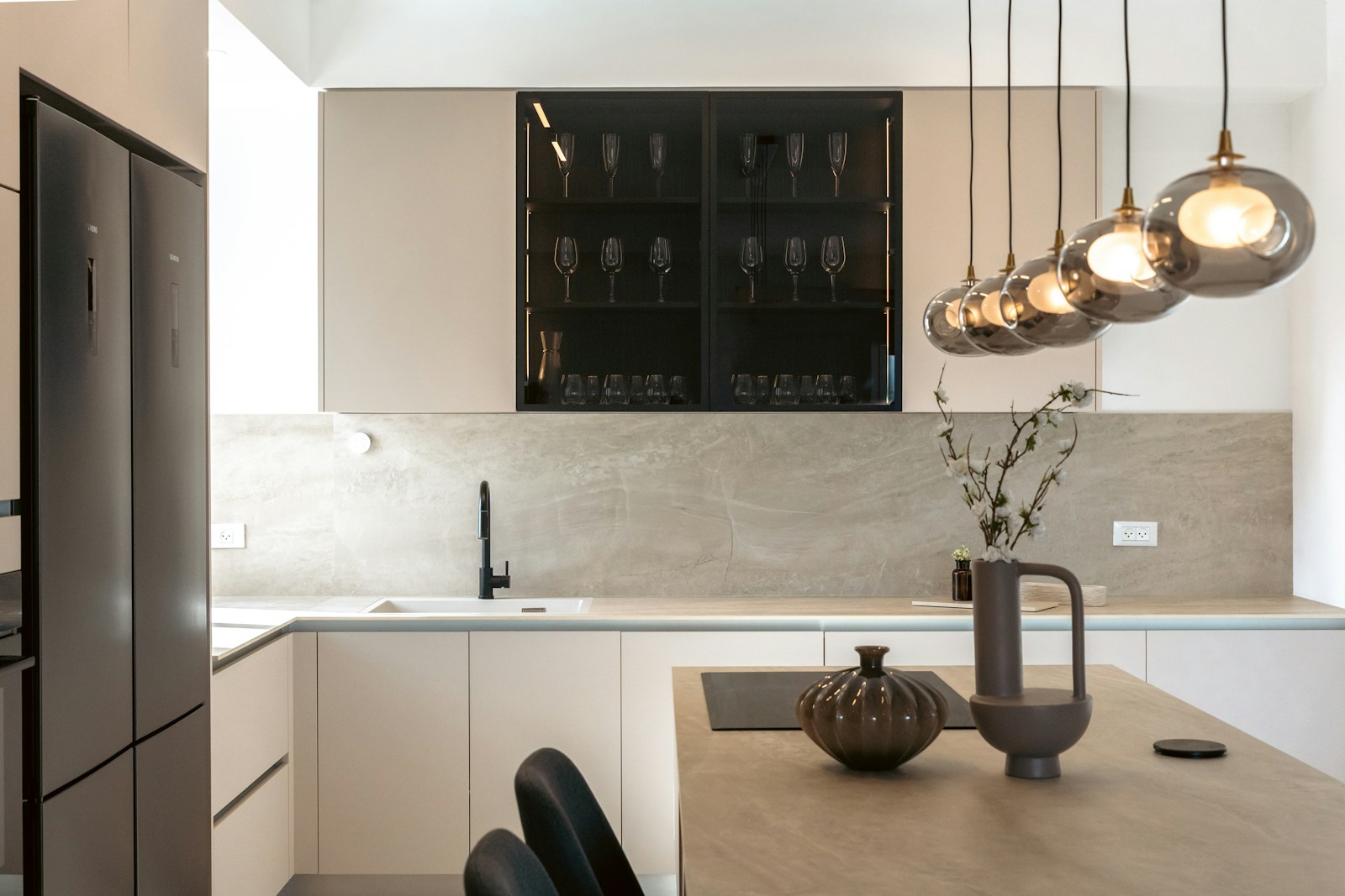 Built-in refrigeration in a Naples kitchen